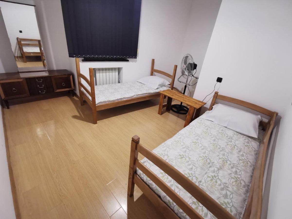 יירבאן 4 Friends Hostel מראה חיצוני תמונה
