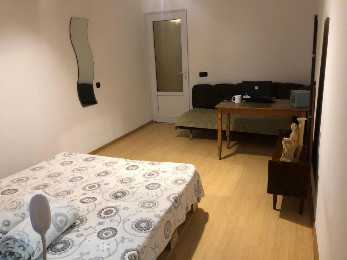 יירבאן 4 Friends Hostel מראה חיצוני תמונה