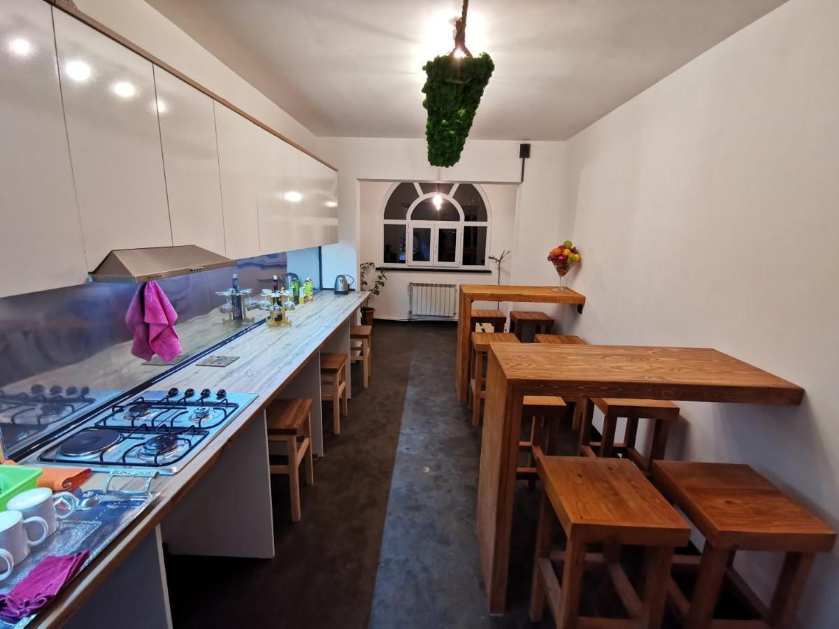יירבאן 4 Friends Hostel מראה חיצוני תמונה