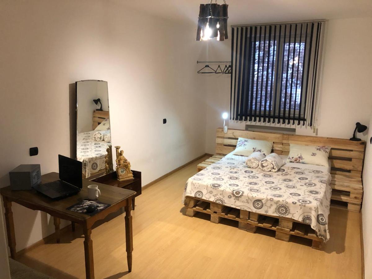 יירבאן 4 Friends Hostel מראה חיצוני תמונה
