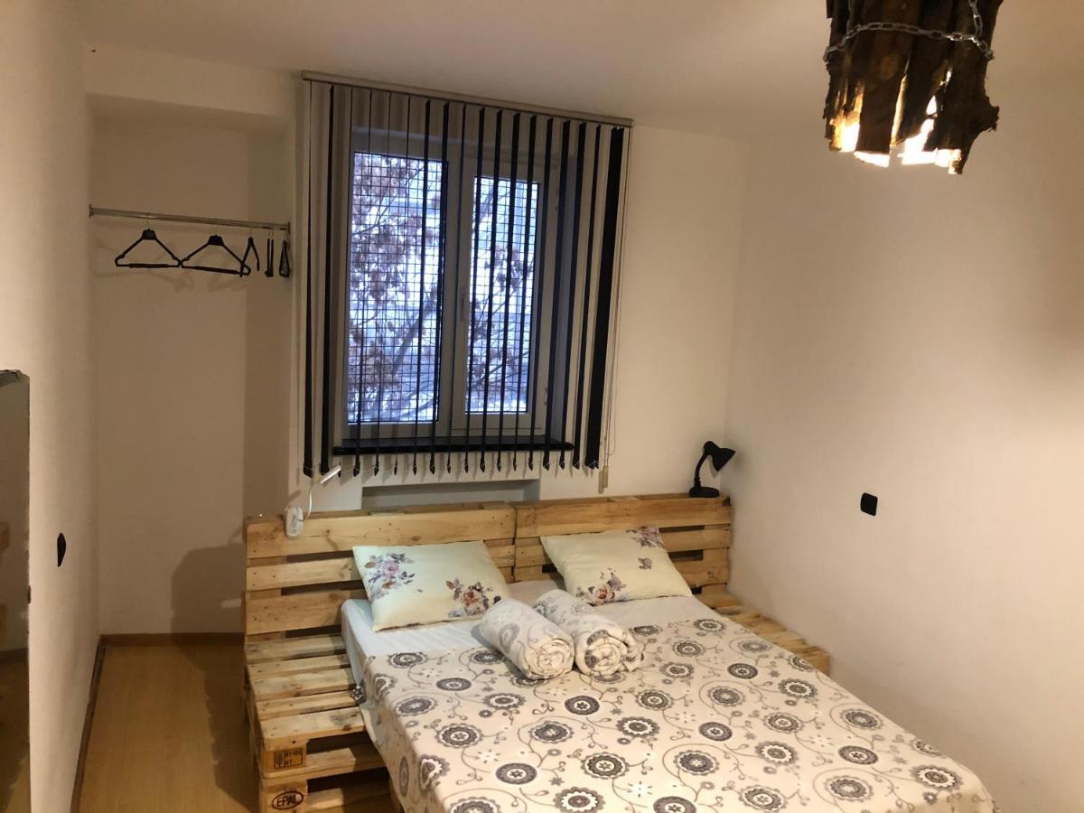 יירבאן 4 Friends Hostel מראה חיצוני תמונה