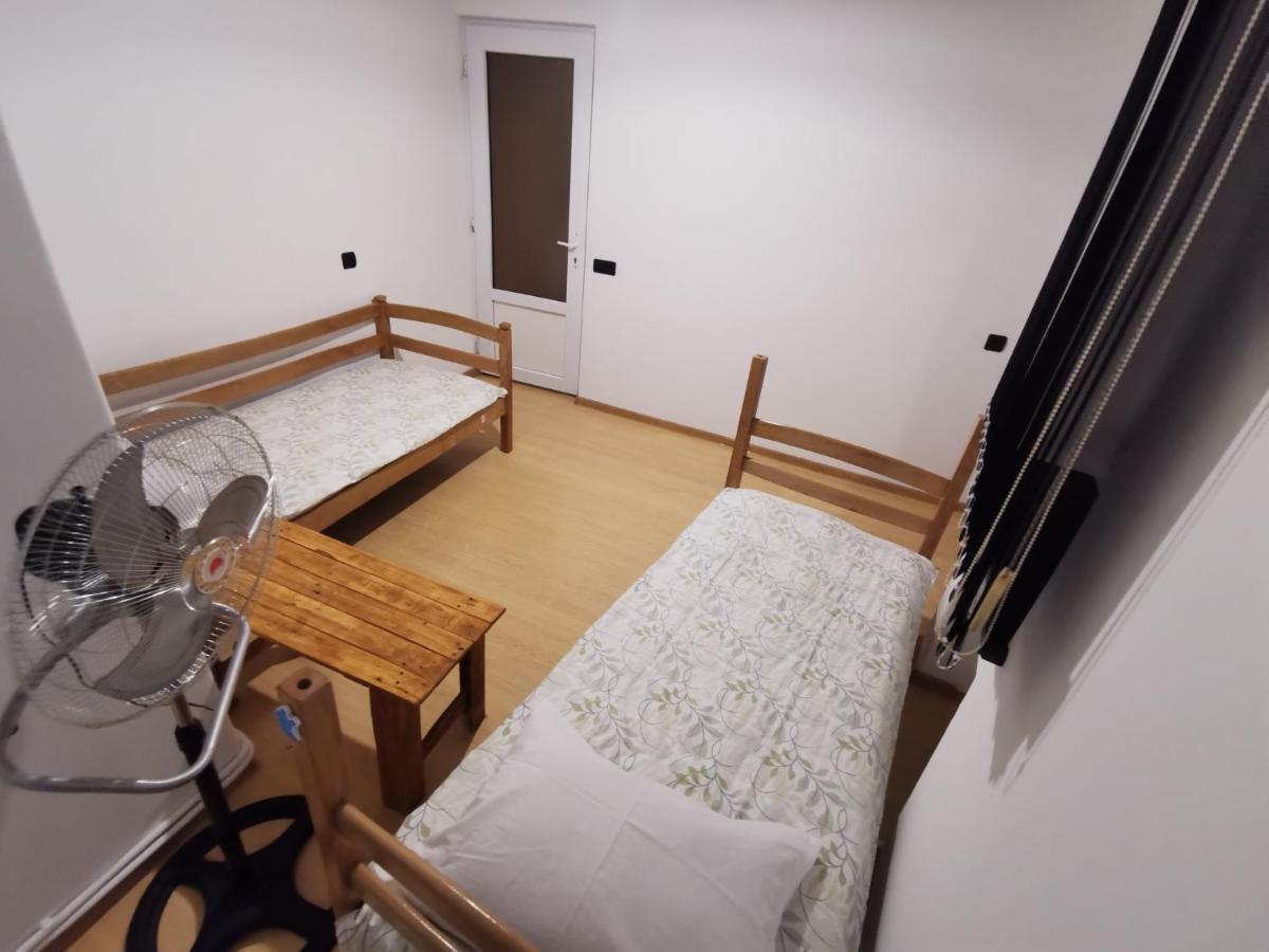 יירבאן 4 Friends Hostel מראה חיצוני תמונה