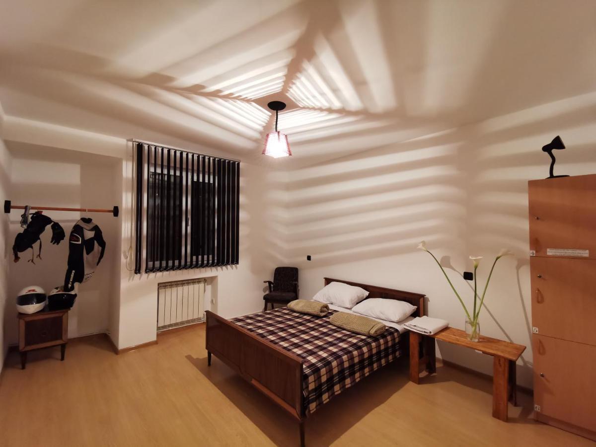 יירבאן 4 Friends Hostel מראה חיצוני תמונה
