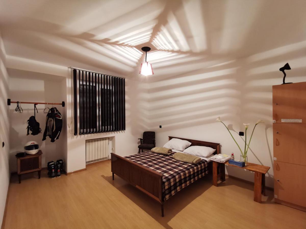 יירבאן 4 Friends Hostel מראה חיצוני תמונה
