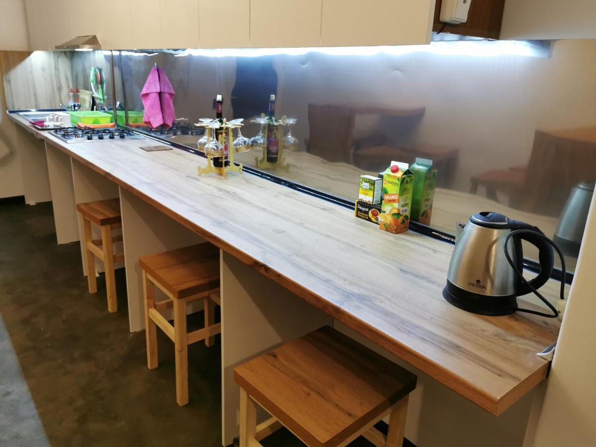יירבאן 4 Friends Hostel מראה חיצוני תמונה