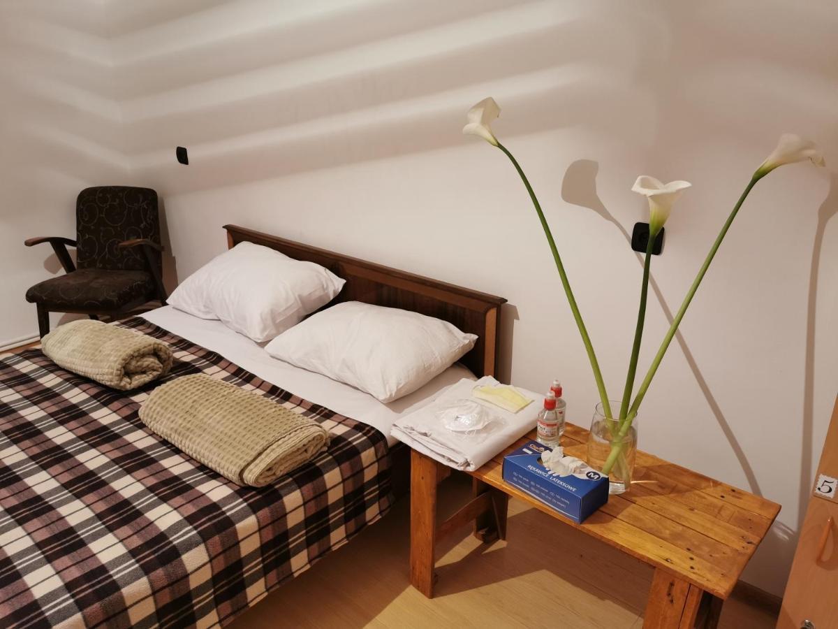 יירבאן 4 Friends Hostel מראה חיצוני תמונה