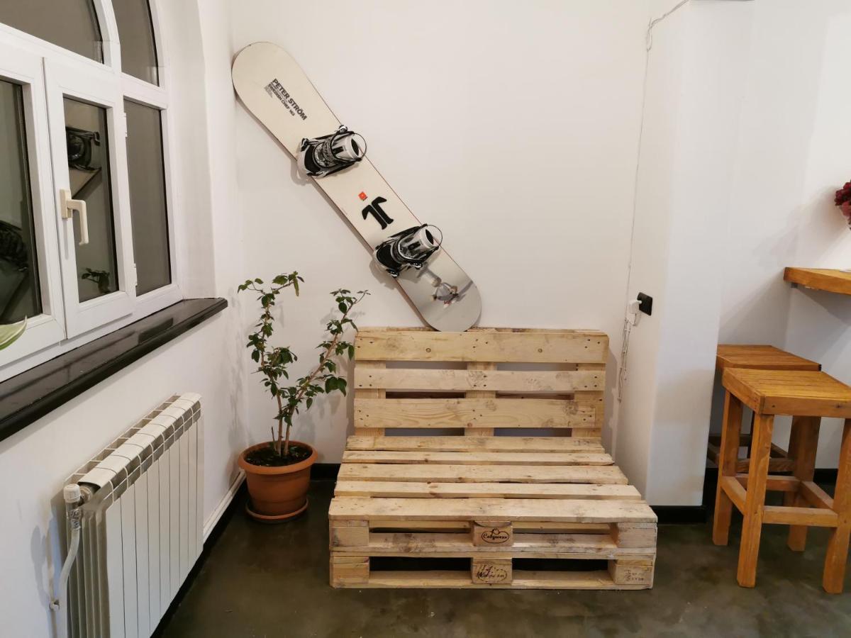 יירבאן 4 Friends Hostel מראה חיצוני תמונה