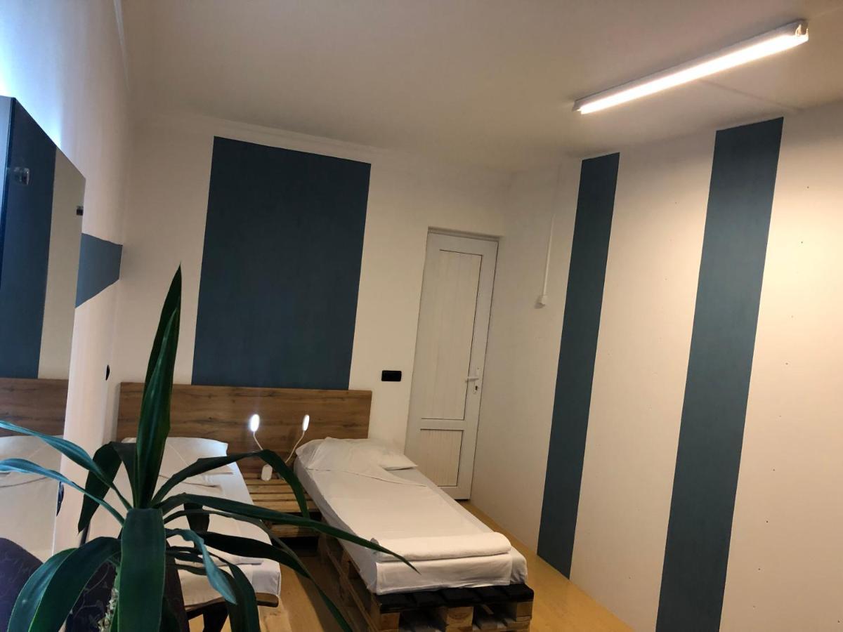 יירבאן 4 Friends Hostel מראה חיצוני תמונה