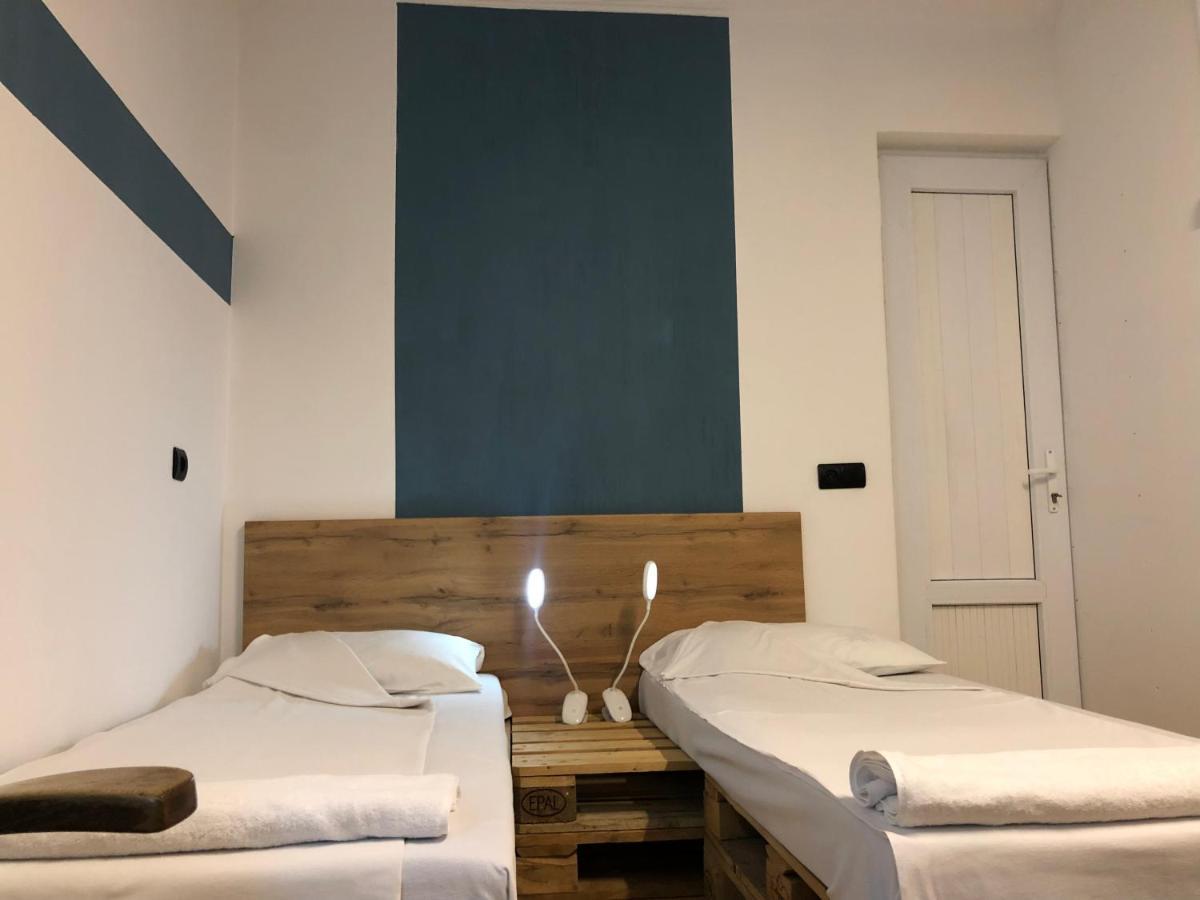 יירבאן 4 Friends Hostel מראה חיצוני תמונה