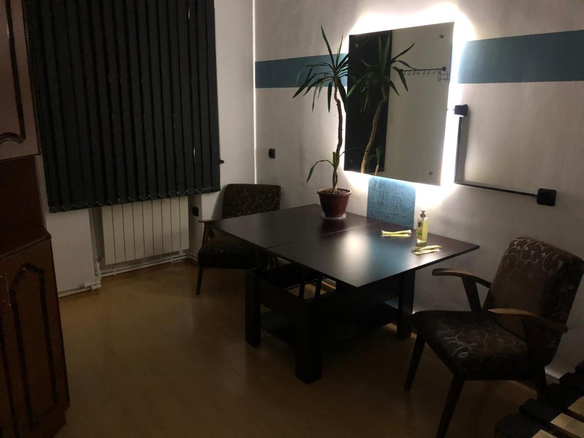 יירבאן 4 Friends Hostel מראה חיצוני תמונה