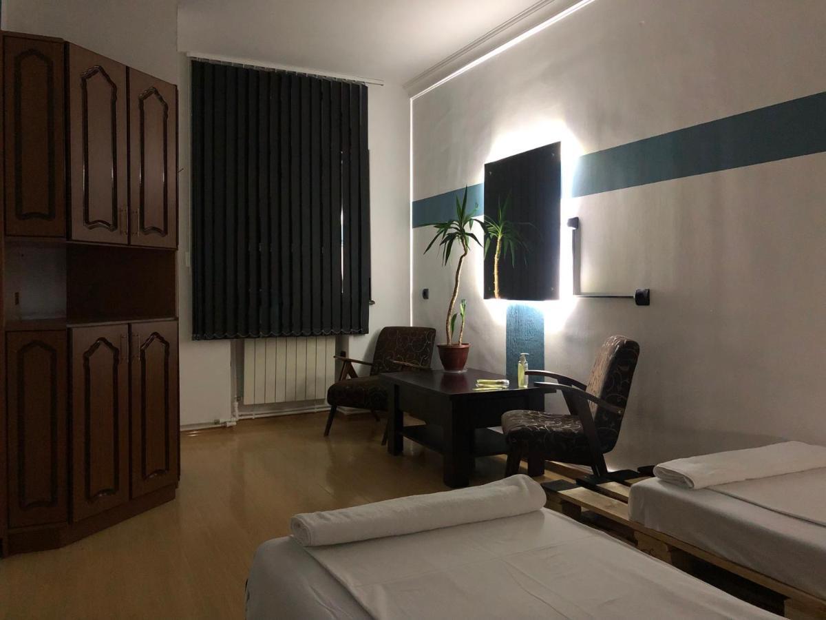 יירבאן 4 Friends Hostel מראה חיצוני תמונה