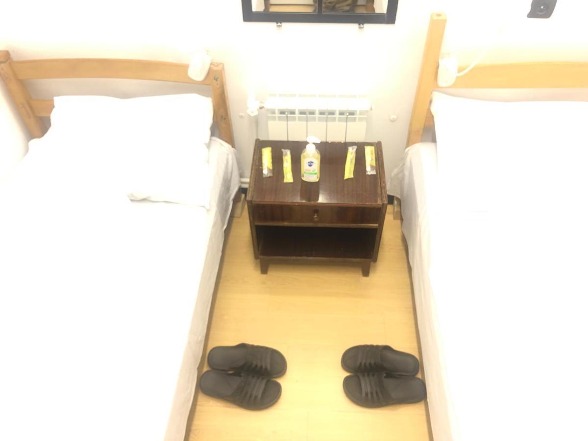 יירבאן 4 Friends Hostel מראה חיצוני תמונה