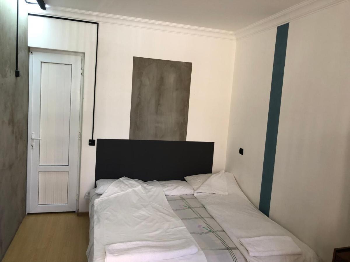יירבאן 4 Friends Hostel מראה חיצוני תמונה