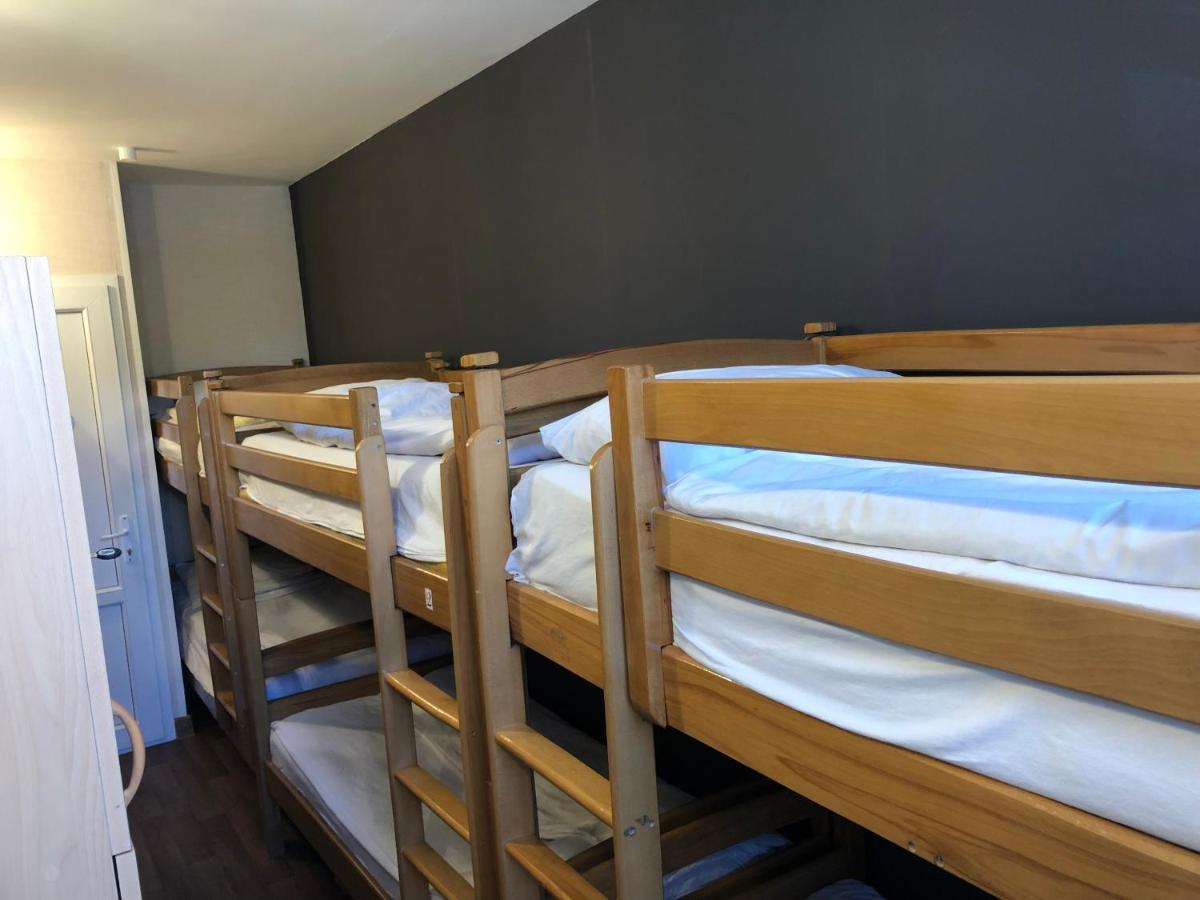 יירבאן 4 Friends Hostel מראה חיצוני תמונה