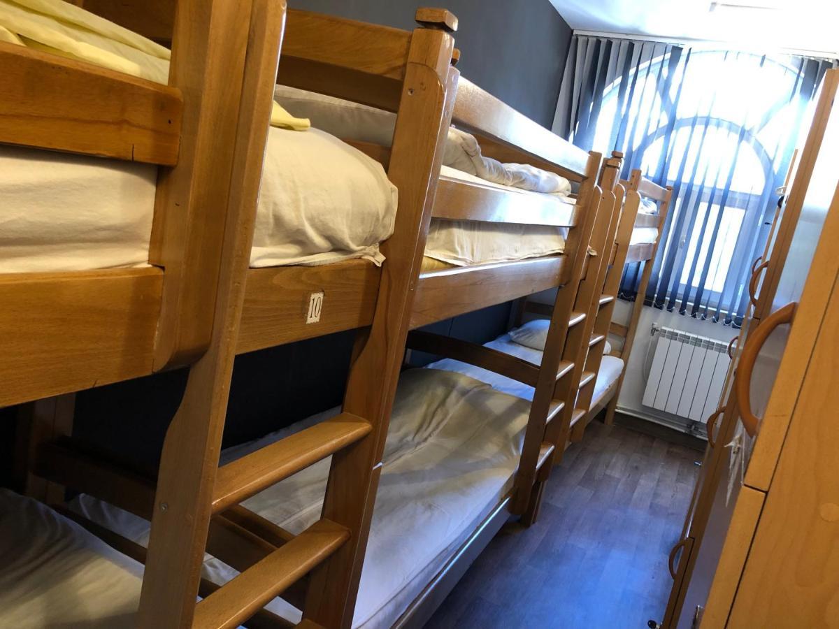 יירבאן 4 Friends Hostel מראה חיצוני תמונה