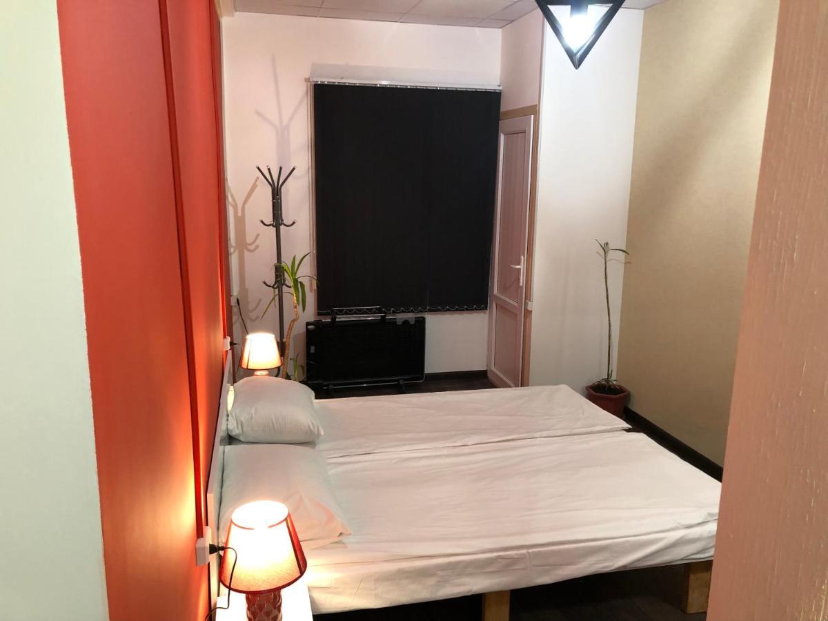 יירבאן 4 Friends Hostel מראה חיצוני תמונה